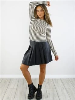 Veromoda Black / Black High Waist Short Skirt -Style Nest Store 29035 2